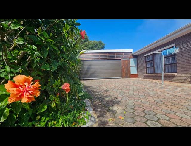 3 BEDROOM HOUSE FOR SALE IN DANA BAY